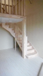 Лестница в дом любых видов из массива древесины. Изготовление и монтаж - foto 6