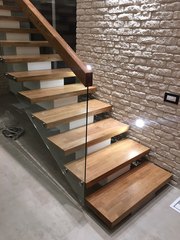 Лестница отделка массивом дуба ступеней из бетона - foto 3