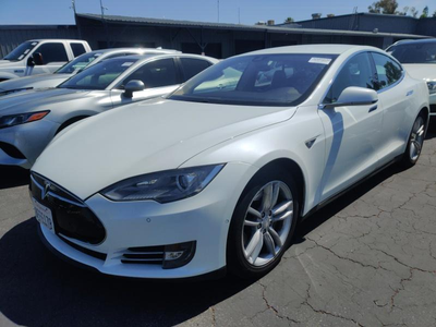 Tesla,  S 60,  2014,  белый. Запас хода от 350 км - main