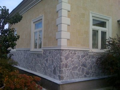 Отделка фасада камнем облицовка цоколя и стен камнем - main